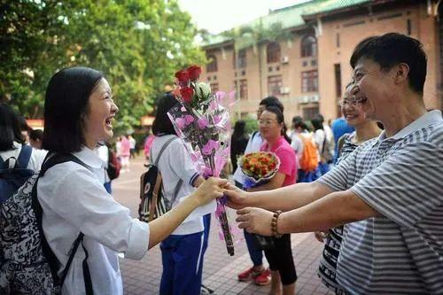 高考放松视频吃瓜,吃瓜视频带你轻松一夏