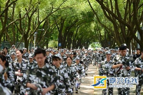 甘肃军训吃瓜事件视频播放,视频曝光引发社会关注