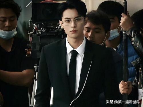 王鹤棣吃瓜视频素材,明星日常趣味瞬间