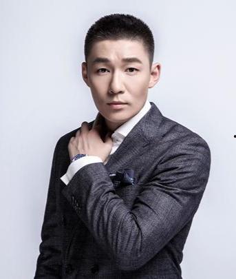 男演员是谁吃瓜的视频,当红男演员被意外偷拍，吃瓜群众热议幕后真相  第3张