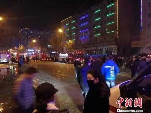 东门酒吧吃瓜事件视频播放,视频曝光引发网友热议  第2张